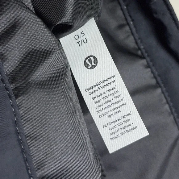 Lululemon Daily Multi-Pocket Tote Bag 20L - Picture 6 of 13